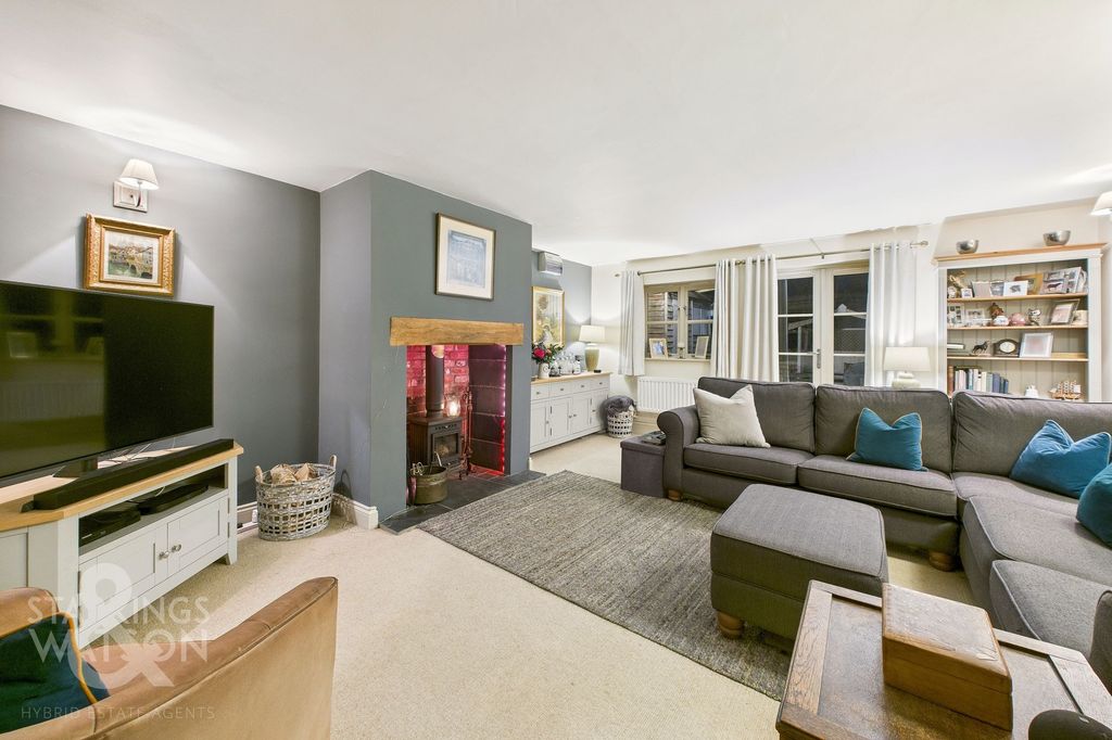 Property photo 2 of 34