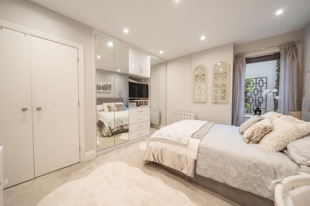 Property photo 2 of 16 Bedroom