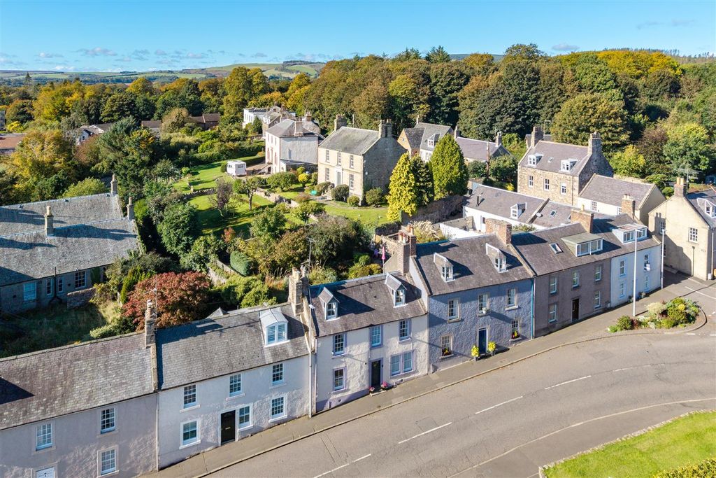 Property photo 1 of 16 33_Castle_Street_Duns-02.Jpg