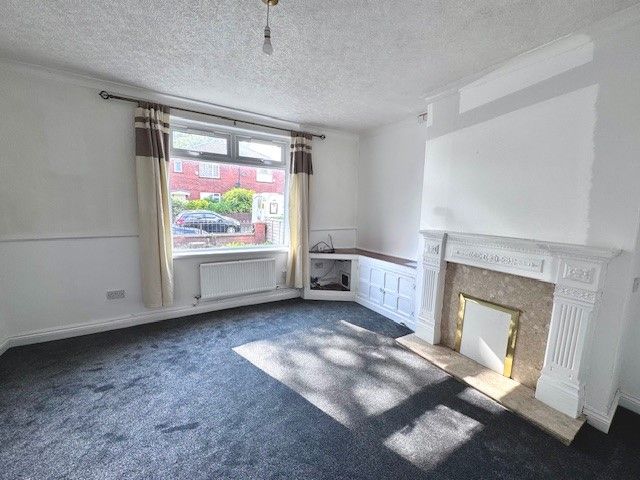 Property photo 2 of 8 Lounge