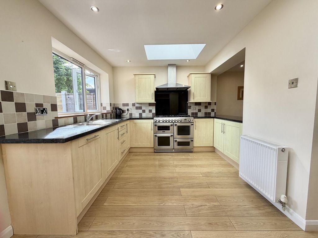 Property photo 3 of 27 Kitchen/Diner