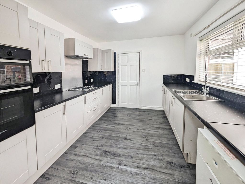 Property photo 2 of 16 Dining Kitchen