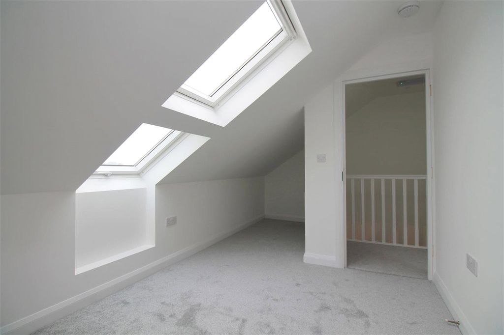 Property photo 3 of 6 Bedroom 3