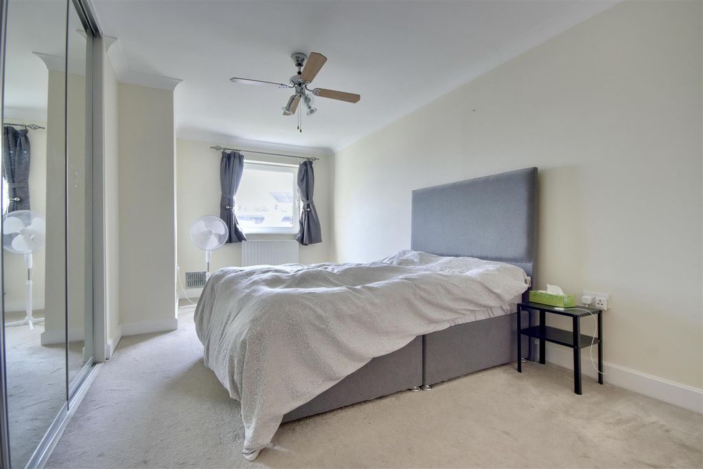 Property photo 2 of 15 D3004750-8403-42A1-9531-2D939B9E4C7B_1_201_A.Jpeg