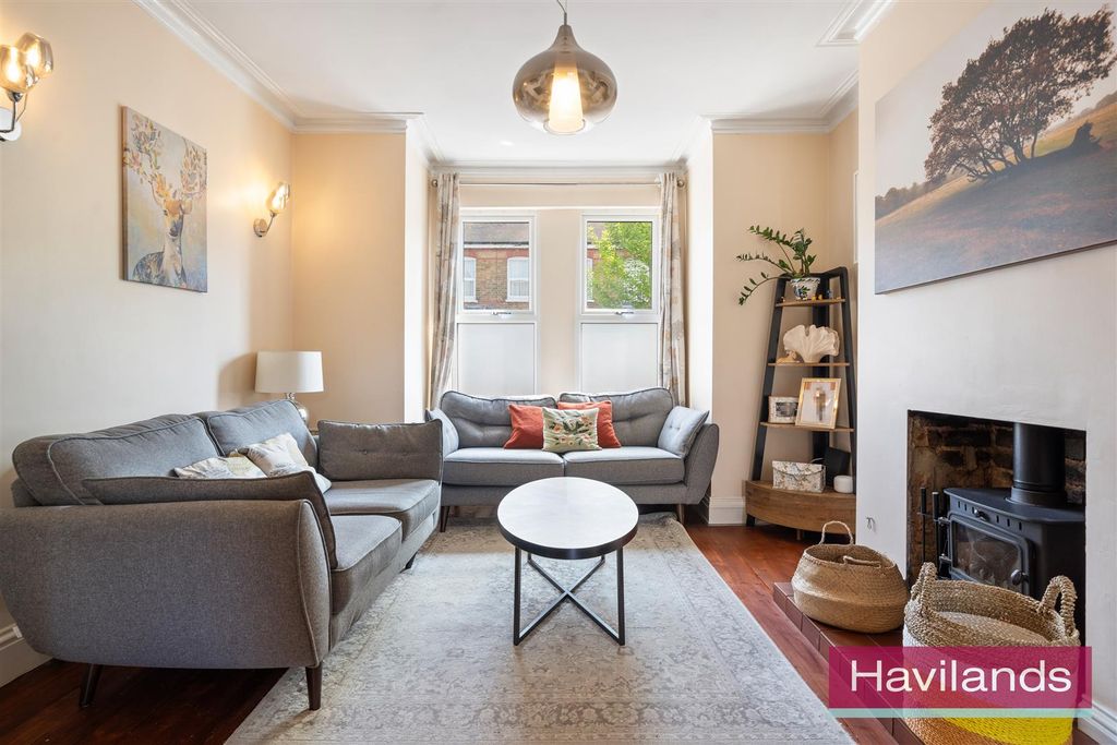 Property photo 2 of 12 Millais Road-7.Jpg