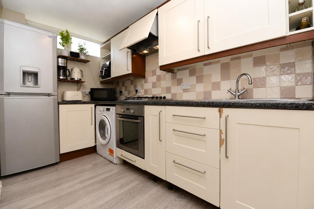 Property photo 2 of 11 Kitchen.Jpg