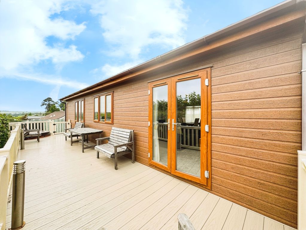Property photo 1 of 17 Lodge