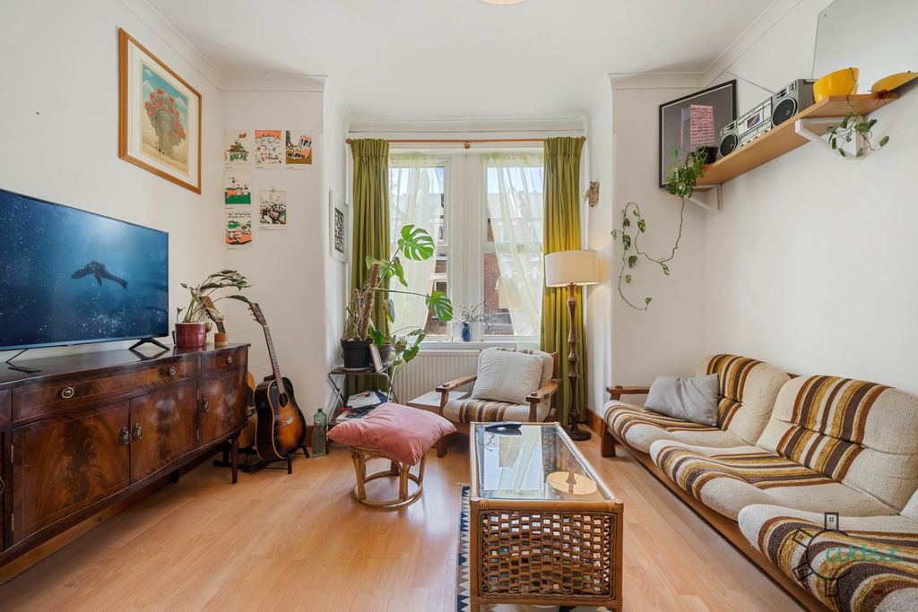 Property photo 3 of 12