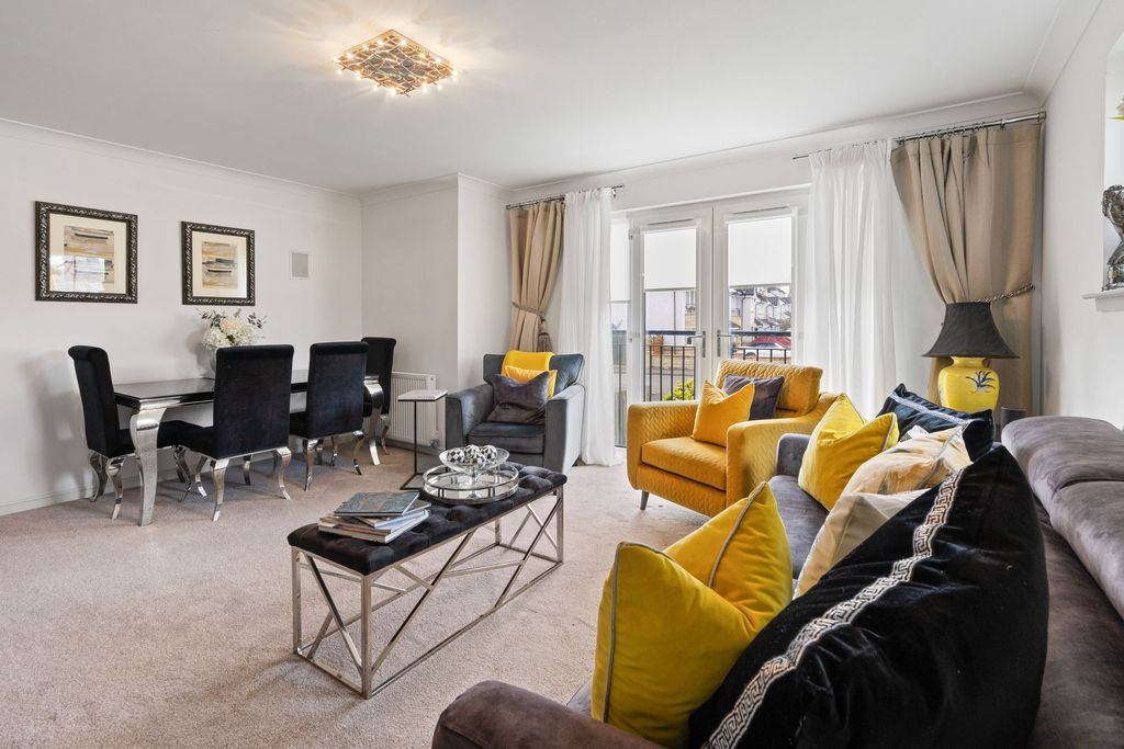 Property photo 3 of 24 Lounge/ Diner