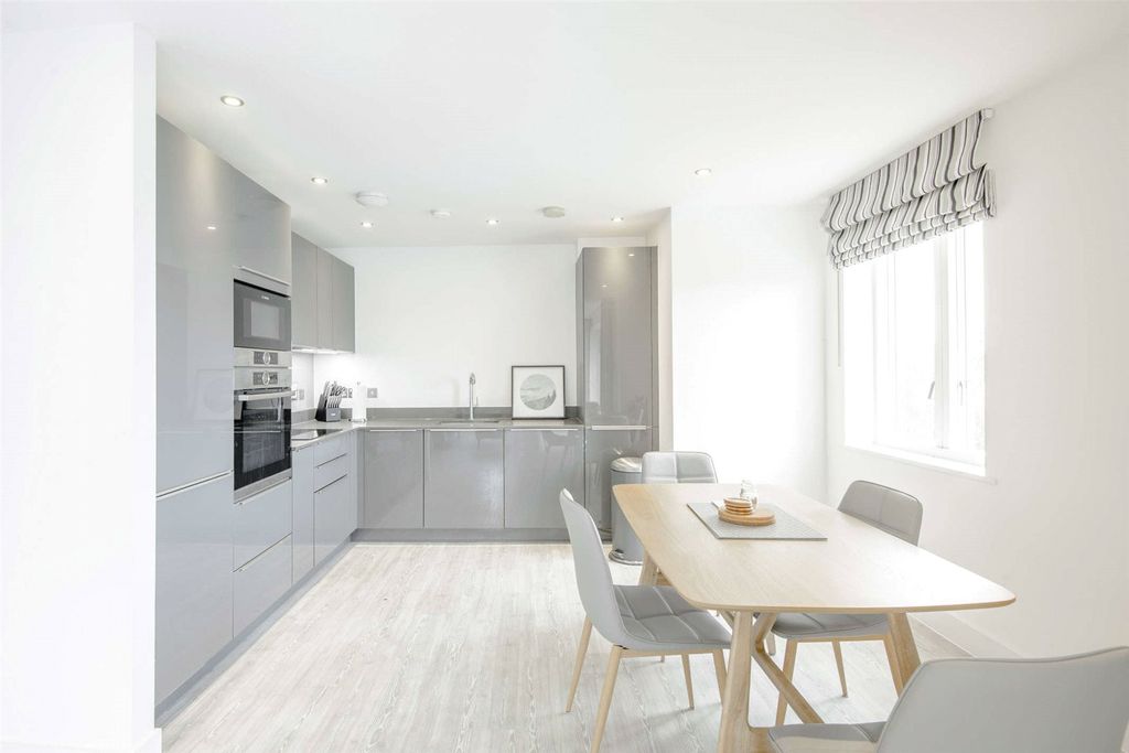 Property photo 2 of 9 Kitchen