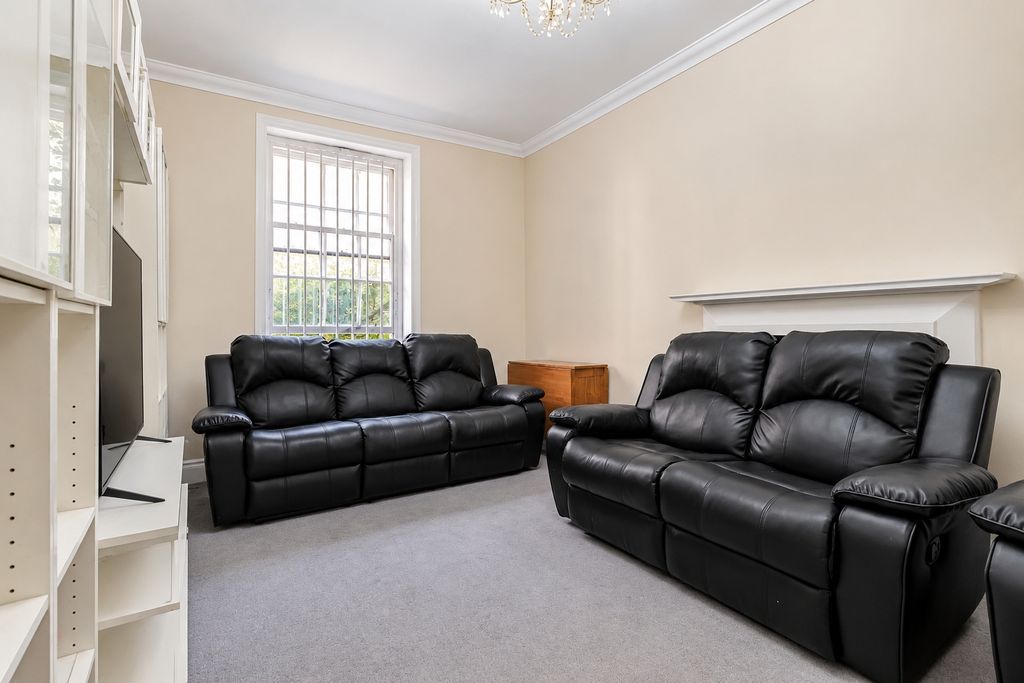 Property photo 2 of 9 Picture No. 27