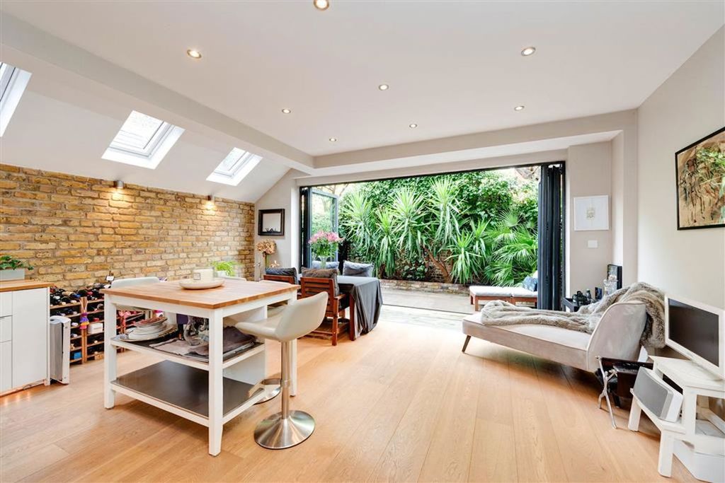 Property photo 2 of 8