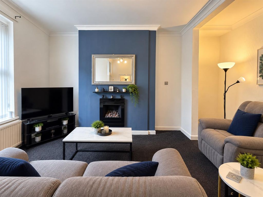 Property photo 3 of 9 Lounge