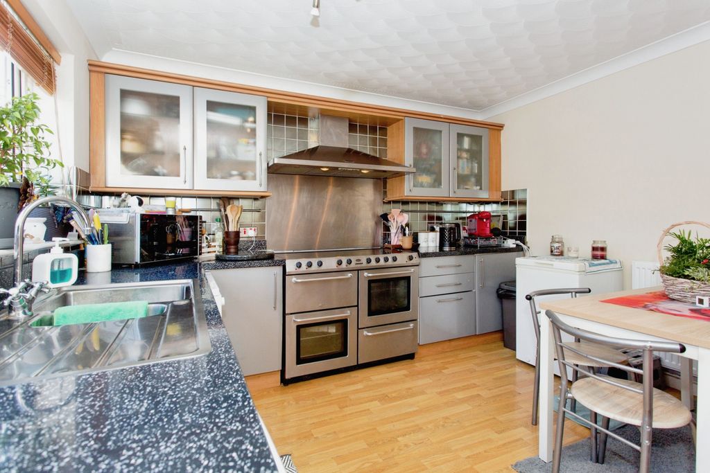 Property photo 2 of 15 Kitchen