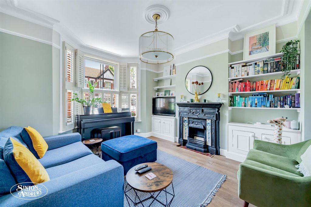 Property photo 2 of 16 42 St Kilda Road-3.Jpg