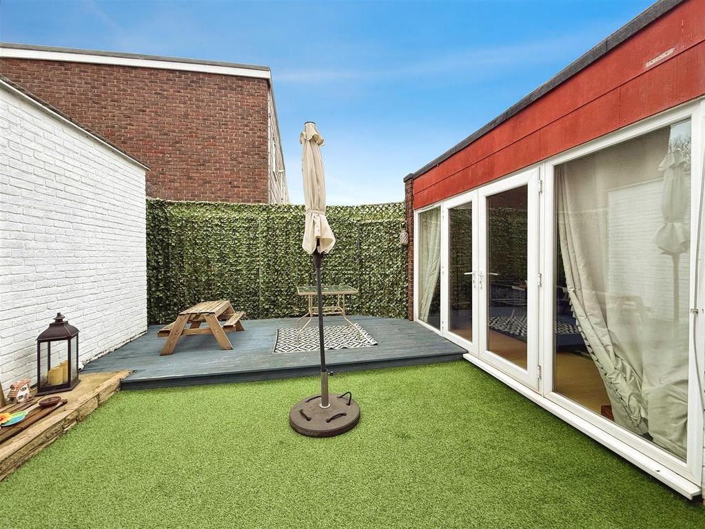 Property photo 3 of 13 Garden