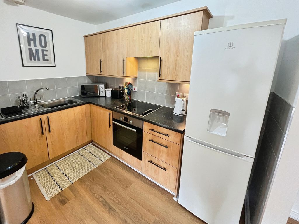 Property photo 3 of 11 Kitchen Area