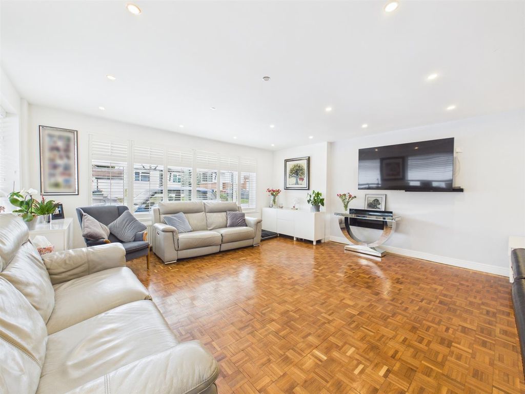 Property photo 2 of 16 Cam05080G0-Pr0289-Still017.Jpg