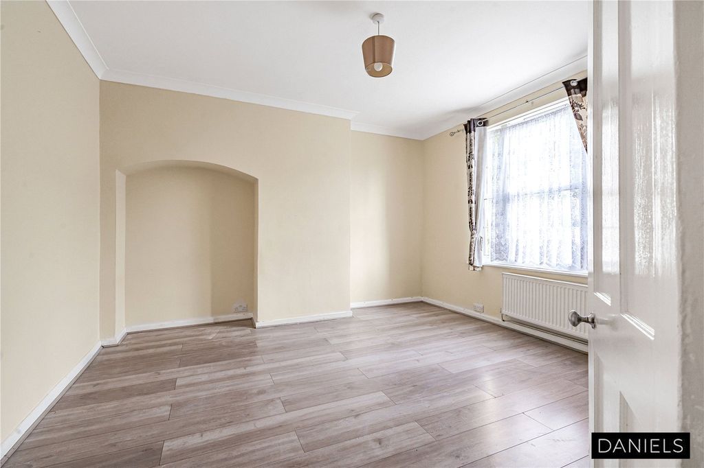 Property photo 3 of 12 Picture No. 14