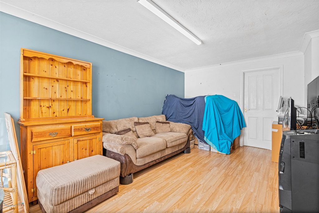 Property photo 2 of 15 Picture No. 16
