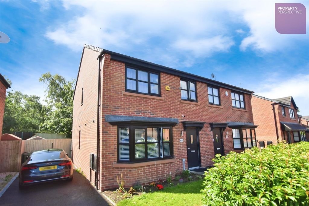 Property photo 1 of 11 External