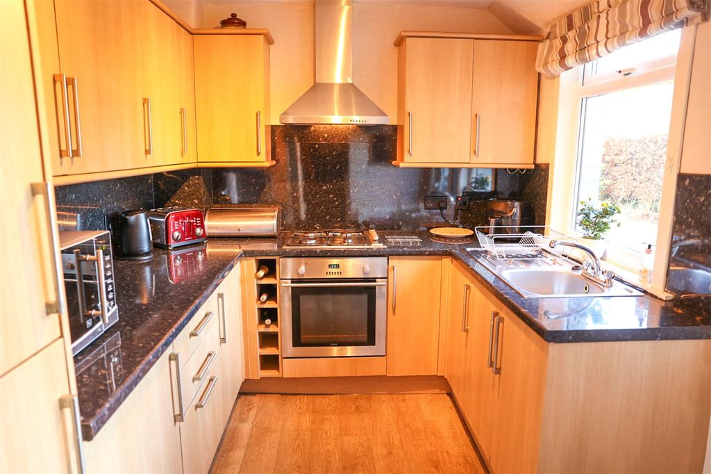 Property photo 3 of 28 Kitchen