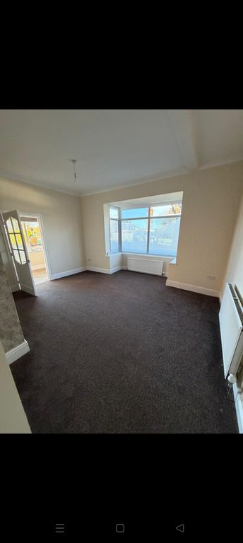 Property photo 3 of 8 Lounge