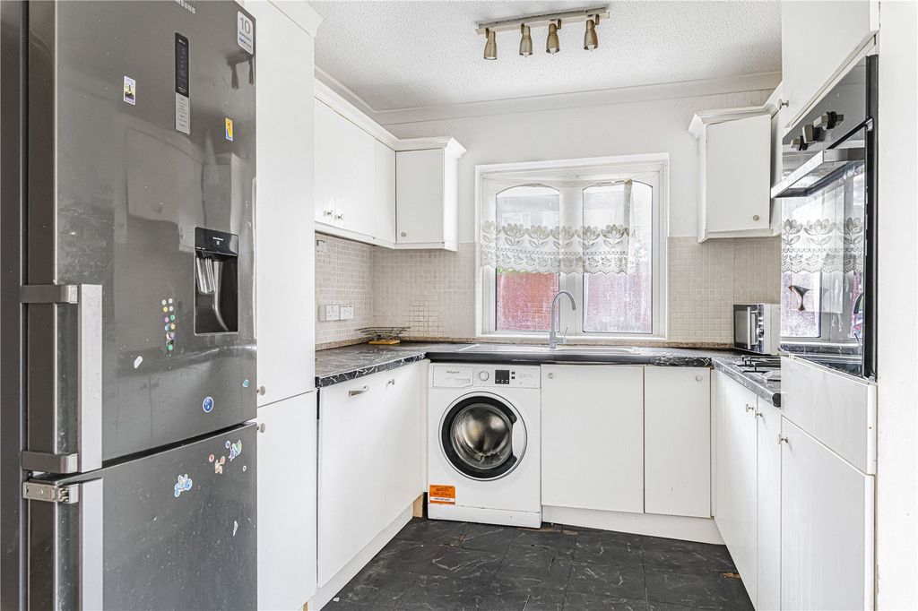 Property photo 3 of 20 Kitchen