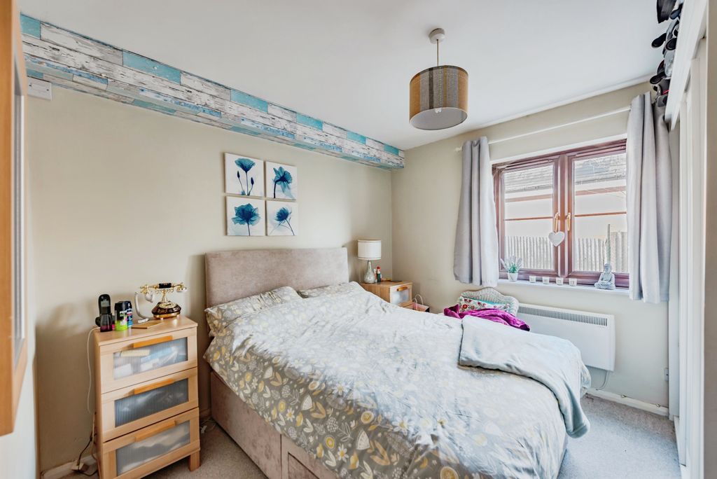 Additional image 15 of 1 bed property for saleHigh Street, Lingfield RH7