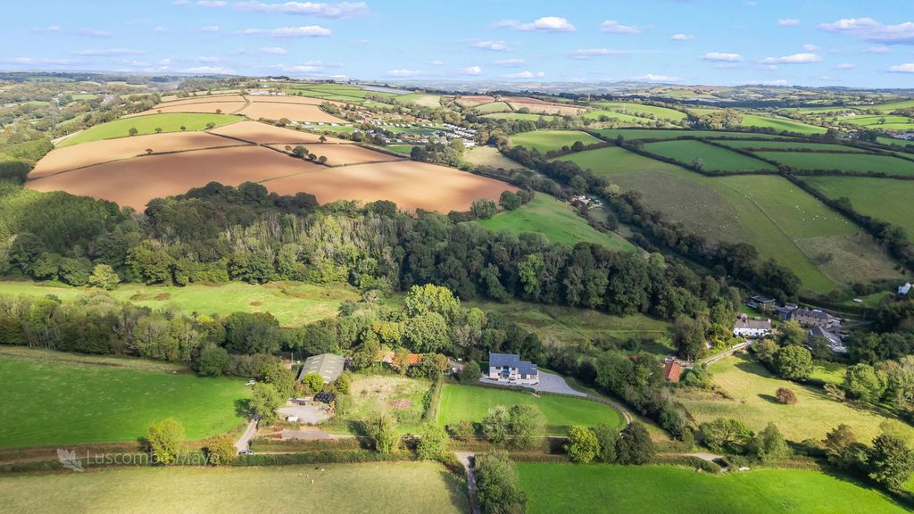 Horsebrook, Avonwick TQ10, 6 bed detached house for sale, £1,200,000 ...