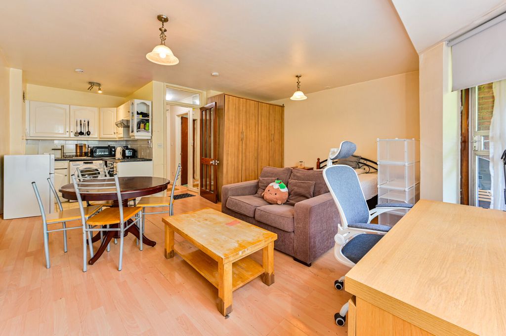 Property photo 1 of 8