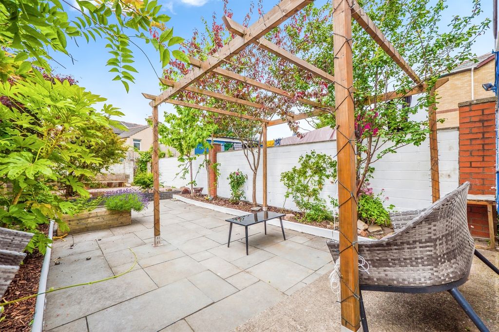 Property photo 2 of 16