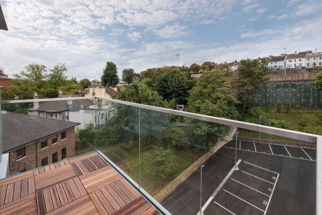 Property photo 3 of 9