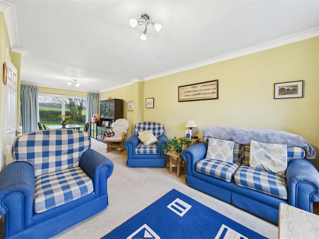 Property photo 3 of 17 Cam05476G0-Pr0087-Still010.Jpg