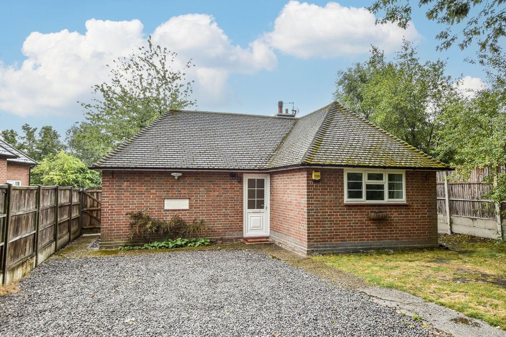 Property photo 1 of 8 Front (Exterior)