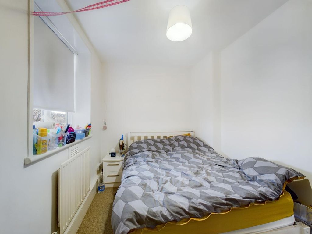 Property photo 3 of 8 Bedroom