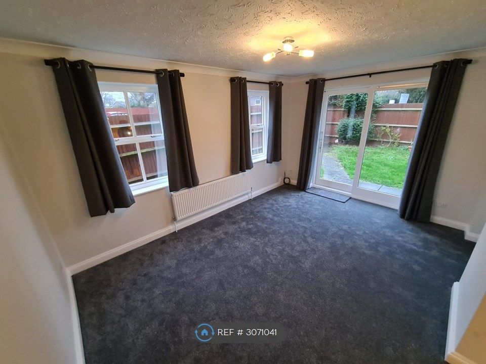 Property photo 1 of 9 Living Room