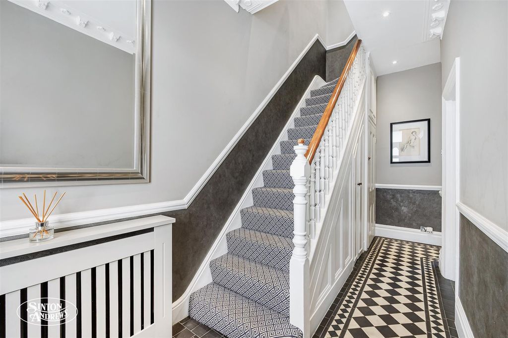 Property photo 2 of 11 24 Drayton Road-16.Jpg