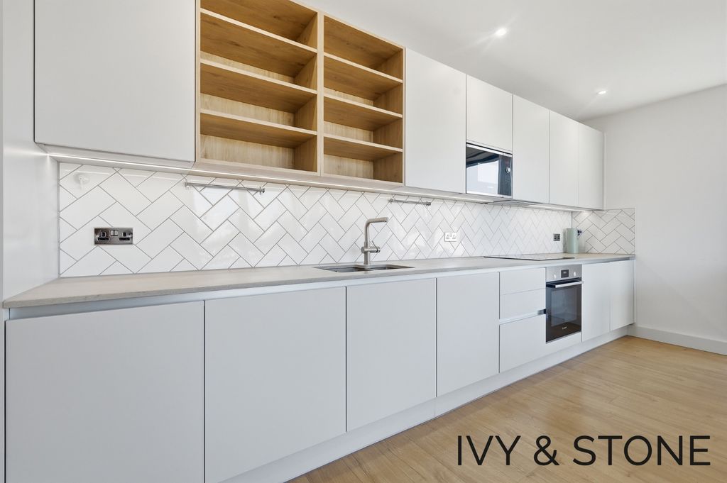 Property photo 3 of 14 4881732