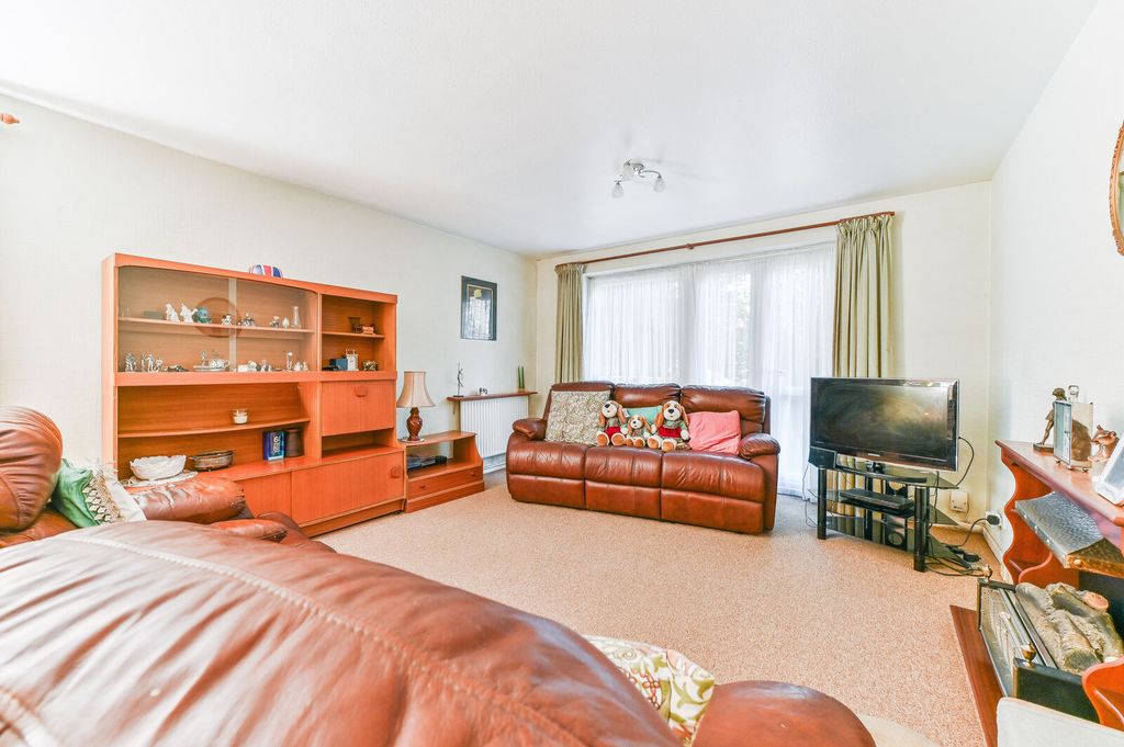 Property photo 3 of 21