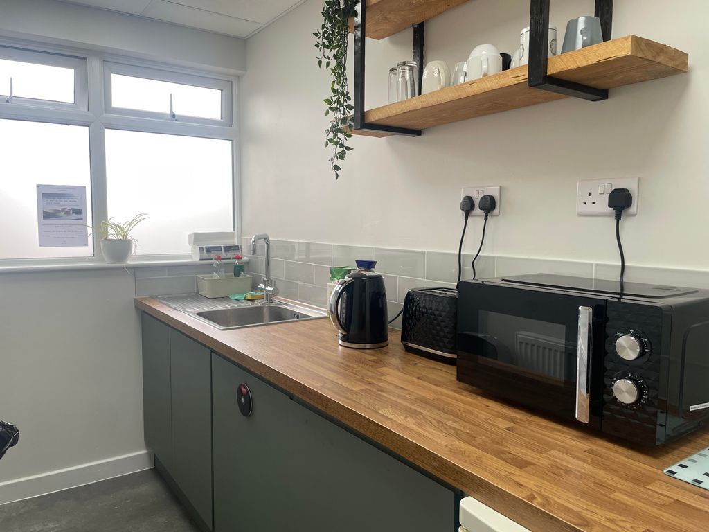 Property photo 2 of 7 Kitchen