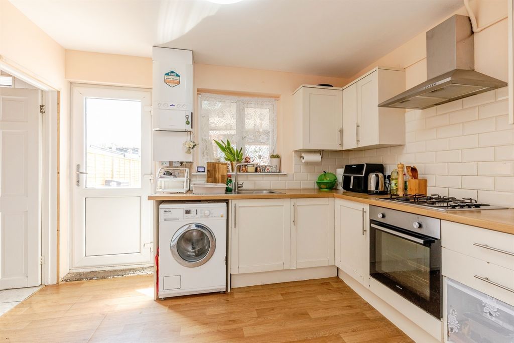 Property photo 3 of 17