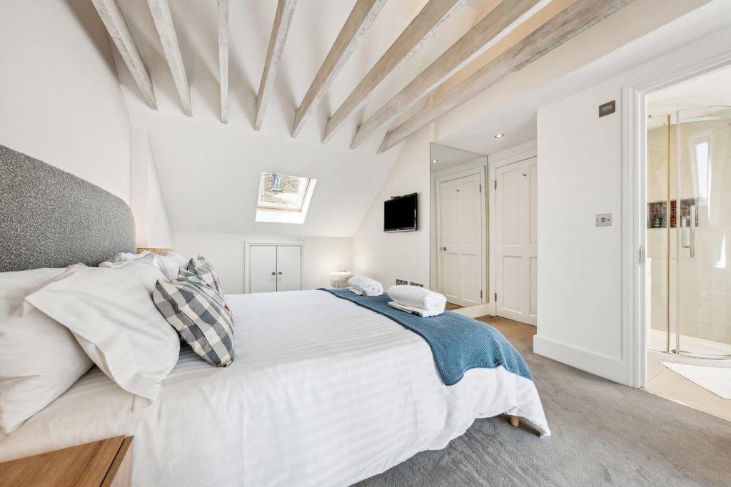 Property photo 3 of 13 Master Bedroom