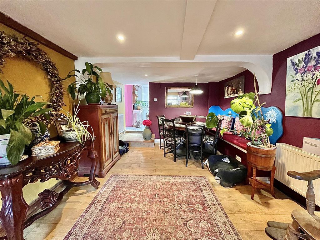 Property photo 2 of 25