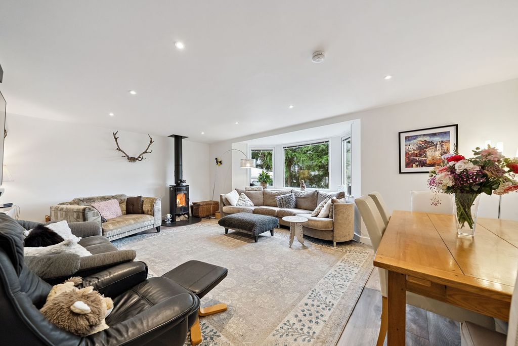 Property photo 2 of 25