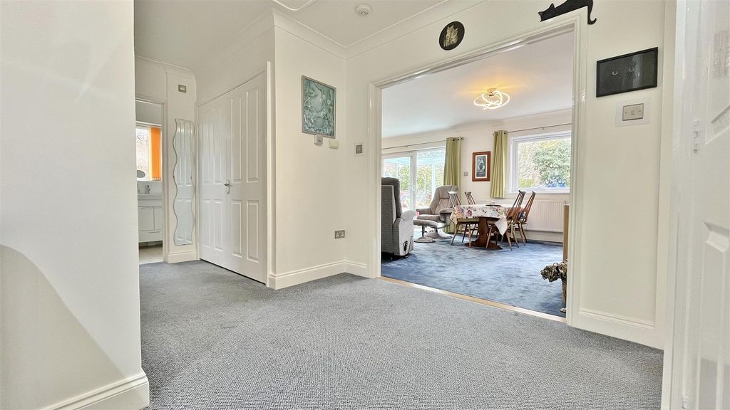 Property photo 3 of 28 Entrance Hallway