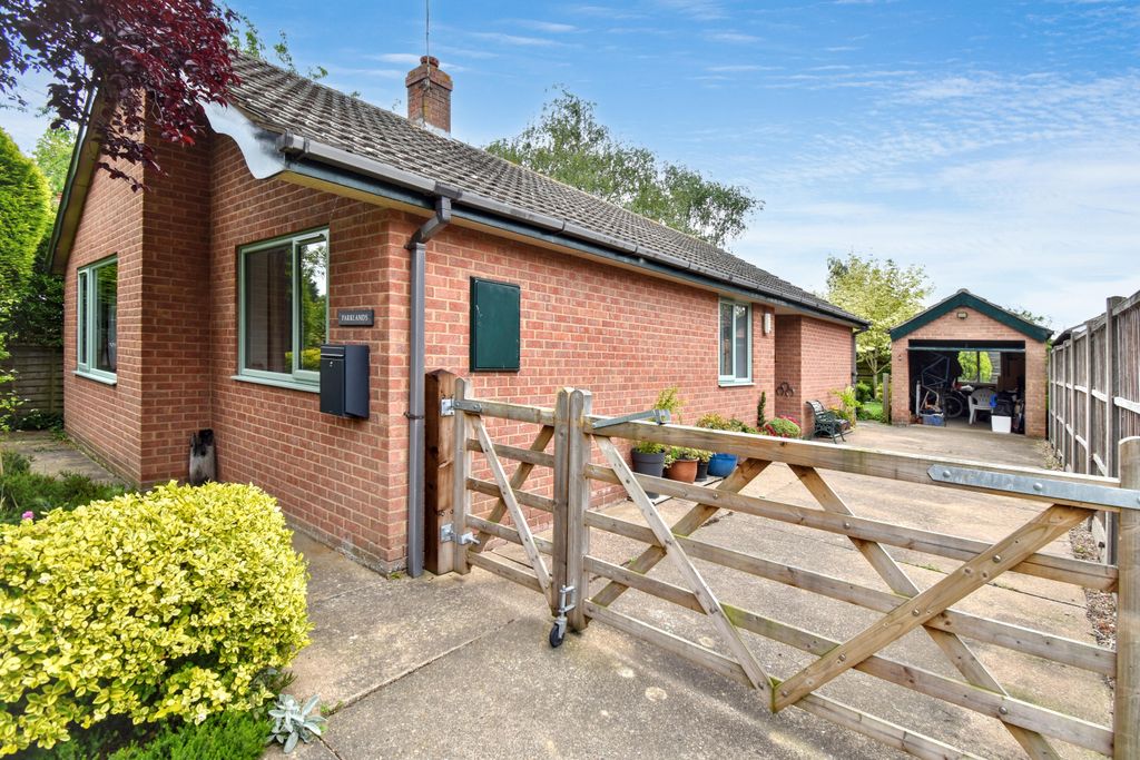 Property photo 2 of 27