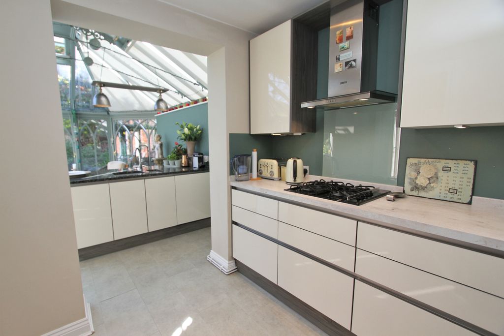 Additional image 11 of 2 bed flat for saleSilverdale Road, Eastbourne BN20
