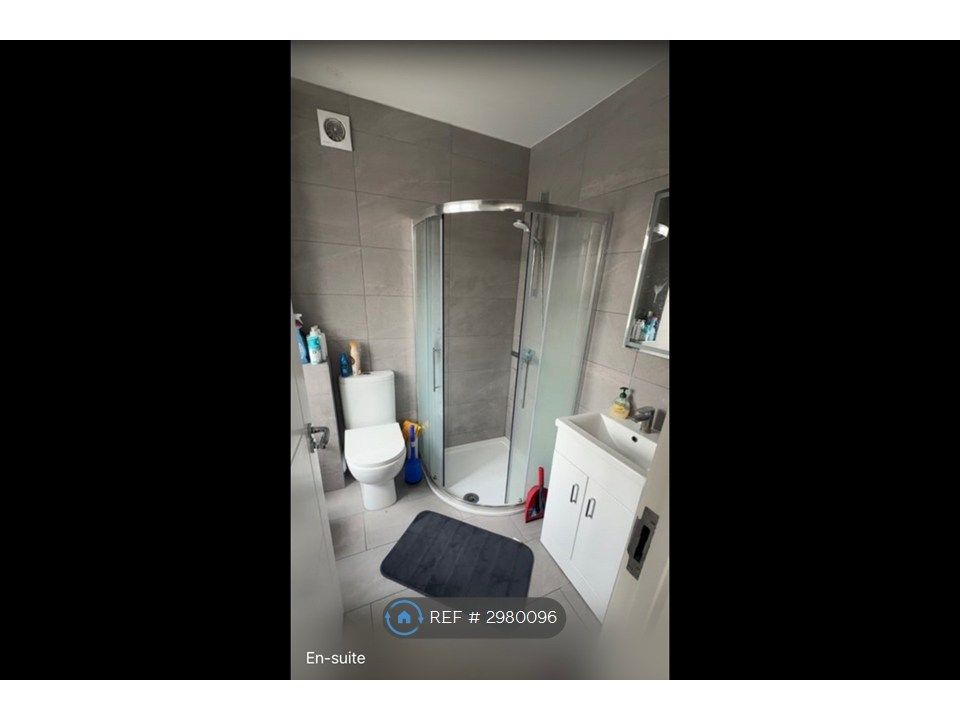 Property photo 2 of 5 En-Suite