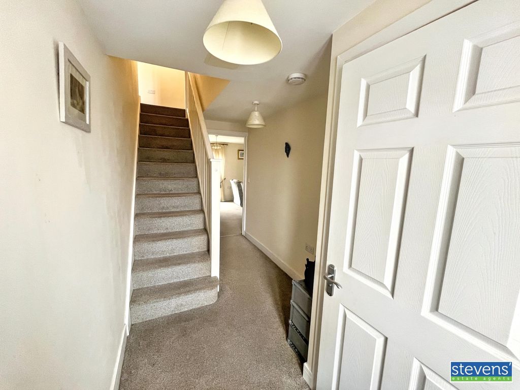 Property photo 3 of 19 Image00040